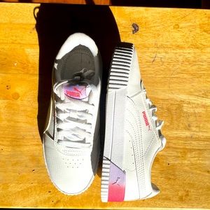 Kids Puma Carina sneakers